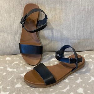 Universal thread black sandals